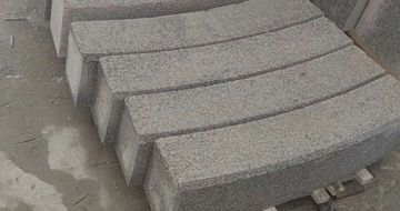 苏州芝麻白弧形路牙石