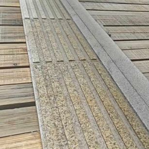 苏州黄金麻盲道石 盲条