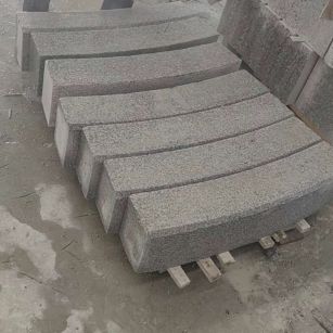 苏州芝麻白弧形路牙石