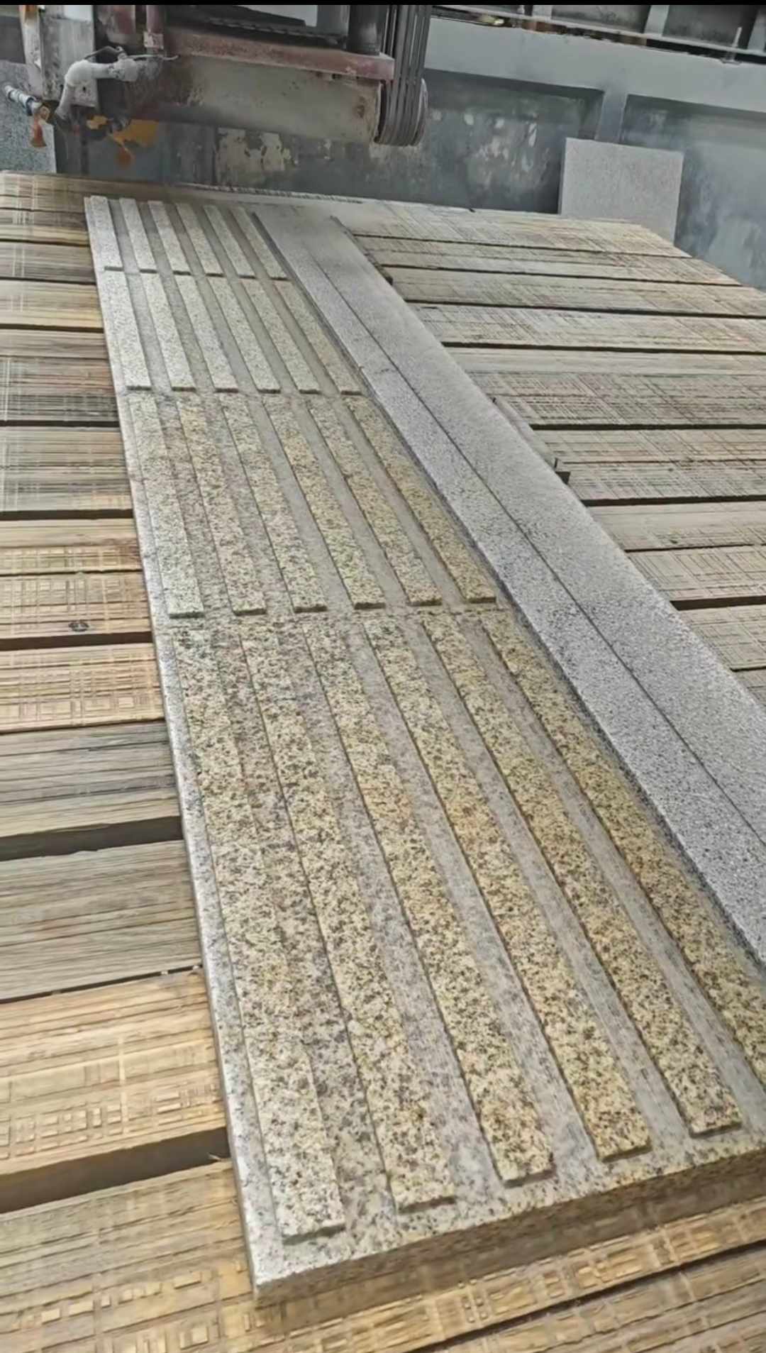 苏州黄金麻盲道石 盲条