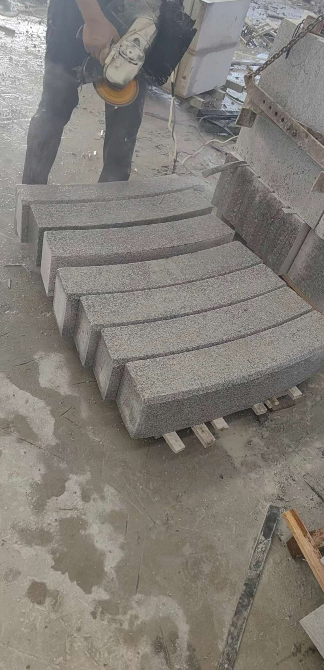 苏州芝麻白弧形路牙石